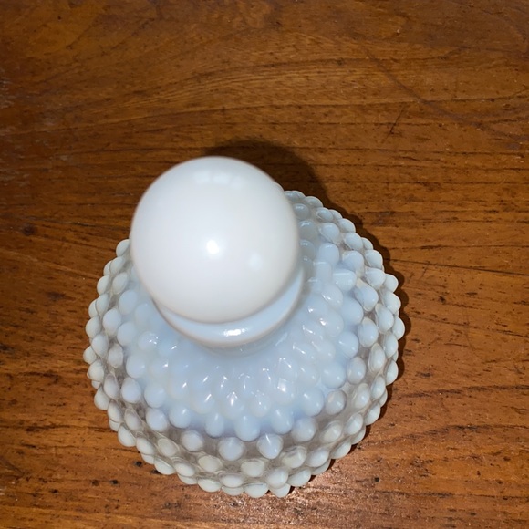 Vintage Fenton moonstone opalescent hobnail canister/perfume bottle with stopper - Picture 2 of 7